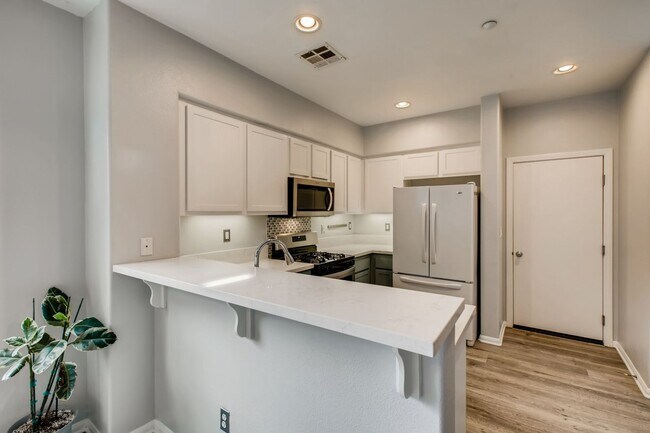 Building Photo - Fantastic 4 Bedroom House in Central San Diego Available in August!!