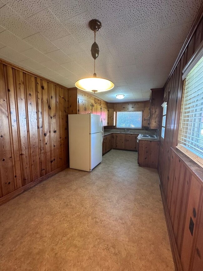 Building Photo - Graham area