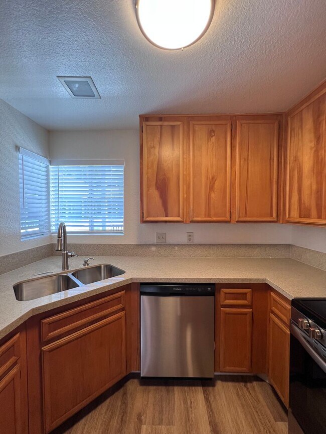 Building Photo - 4580 Ohio St