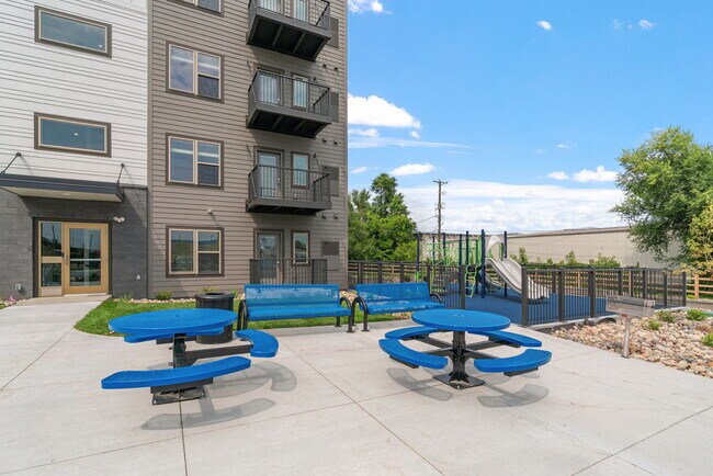 Building Photo - 5240 Apts
