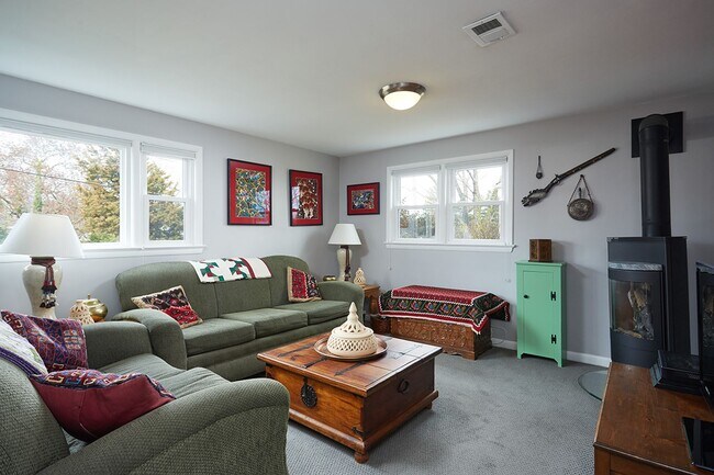 Building Photo - Silver Spring splendor with yard care INCL...