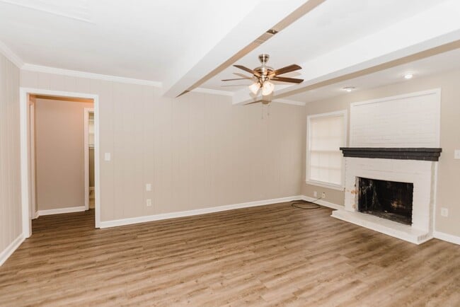 Building Photo - 2780 Hall Dr SE