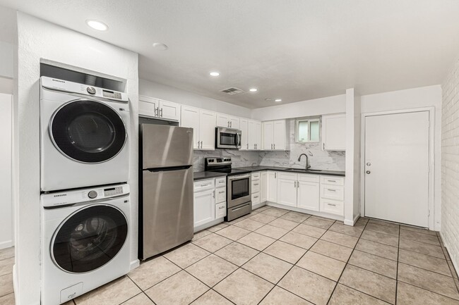 Interior Photo - Granada Gardens