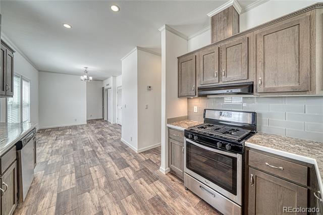 Building Photo - 902 W 6th St