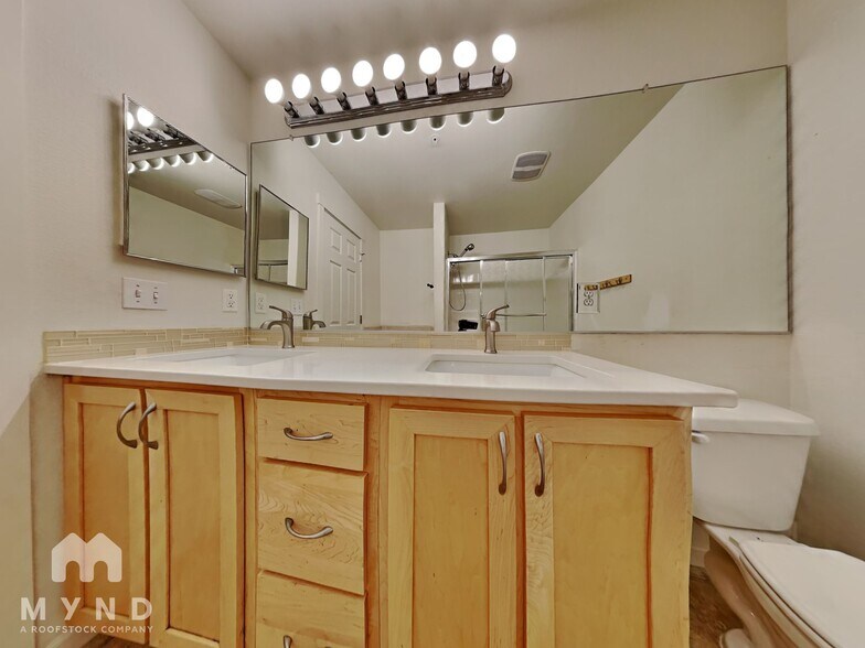 Building Photo - 15390 SW Mallard Dr