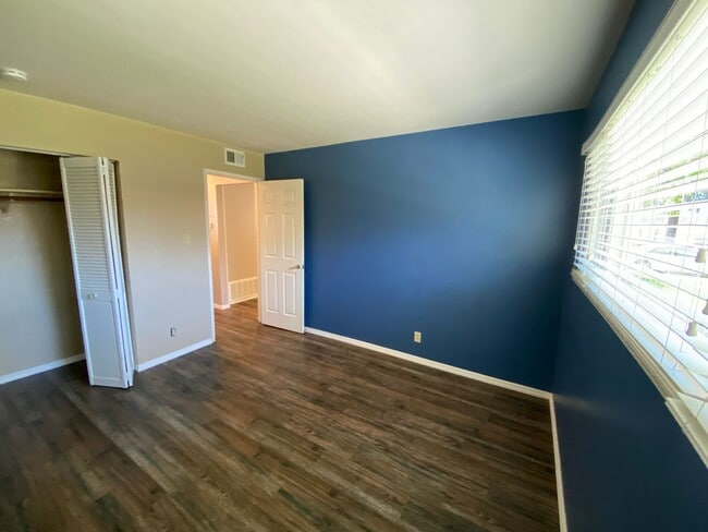 Building Photo - BLOSSOM VALLEY - Beautifully updated condo...