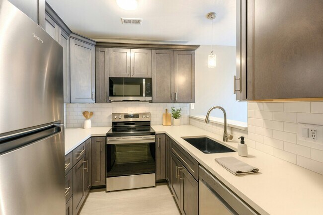 Building Photo - 67 S Main St