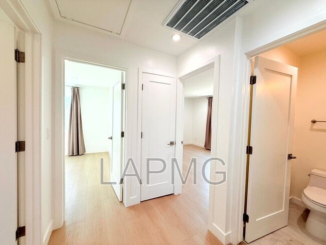 Building Photo - 10839 Fellows Ave