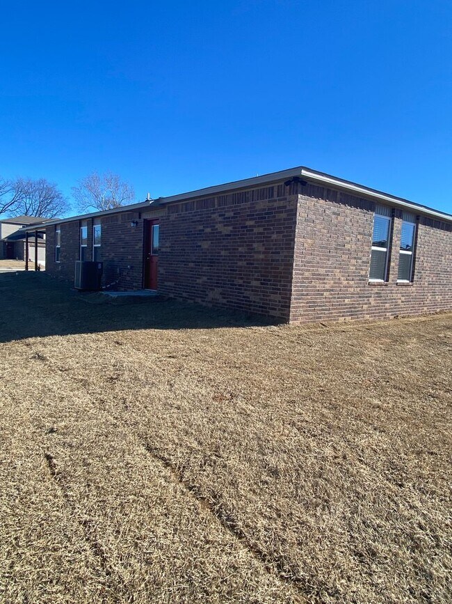 Building Photo - 2704 N Sidney St