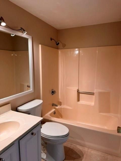 Building Photo - 32 Bowles Ct