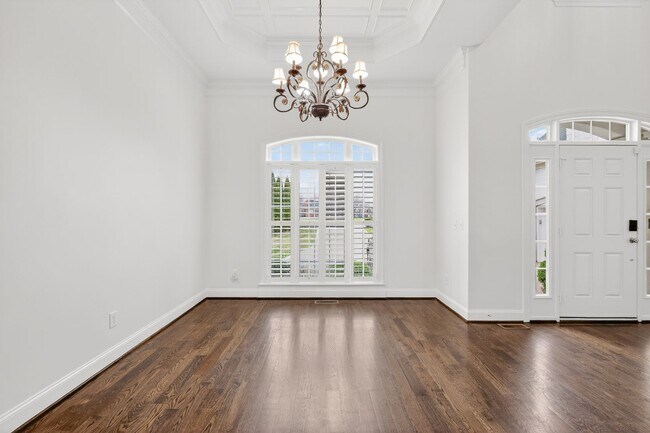 Building Photo - Beautiful 6BR Executive Brentwood Home with Pool