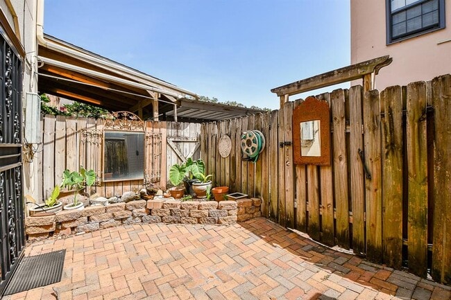 Building Photo - 5244 Arboles Dr