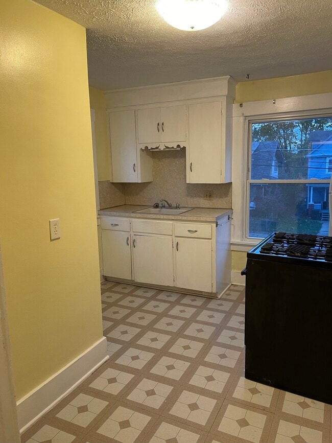 1213 18th Kitchen - 1213 18th St NW