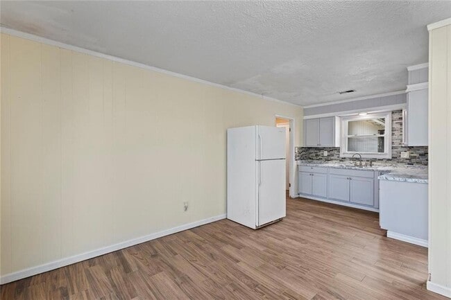 Building Photo - 1201 Shoreham Dr