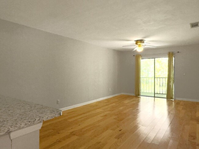 Building Photo - 2 BA/2 BR Condo in West Ashley