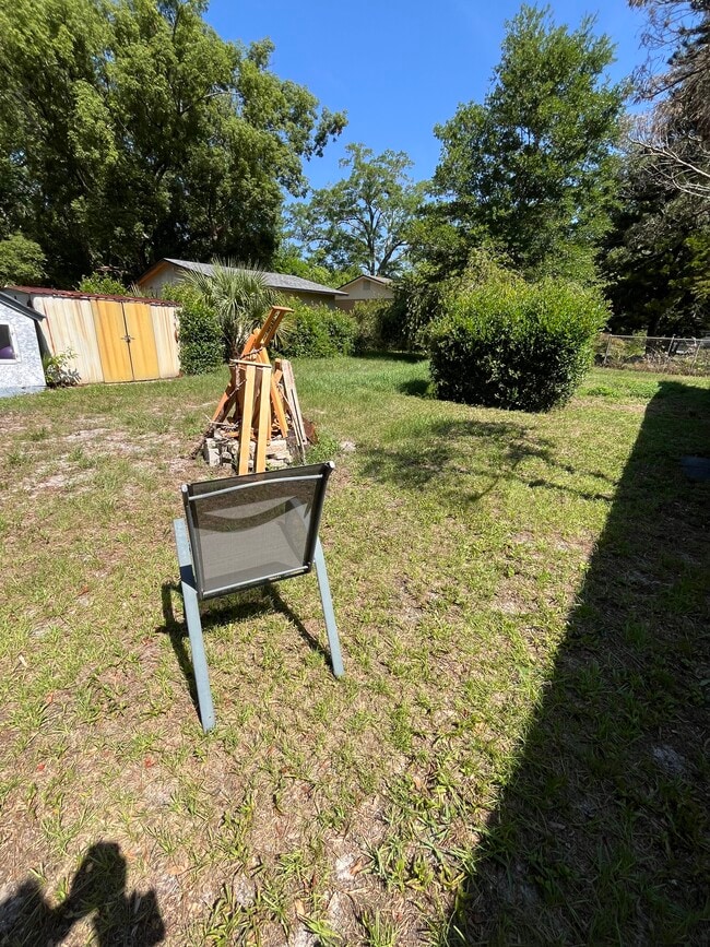 Building Photo - 550 Forest Lake Dr
