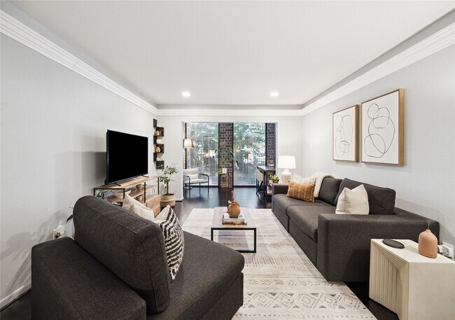 Building Photo - 7555 Katy Fwy