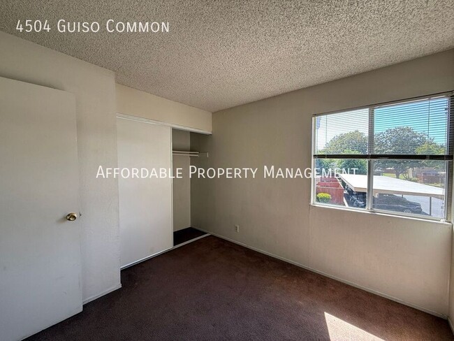 Building Photo - 4504 Guiso Common