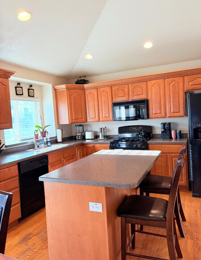 Building Photo - 351 N 1480 E