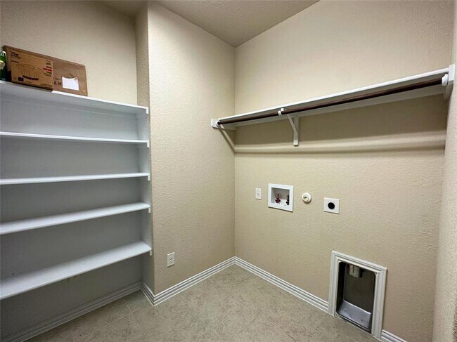 Building Photo - 3117 Hidalgo Loop