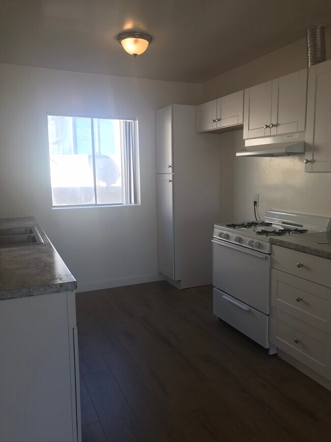 Stove - 8200 Owensmouth Ave