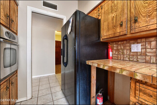 Building Photo - 5108 Paris Ave