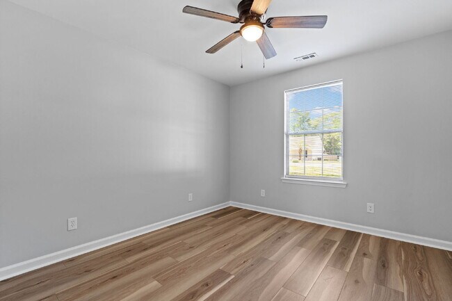 Building Photo - 3 Bedroom 2 bath home on a corner lot in the Telfair community