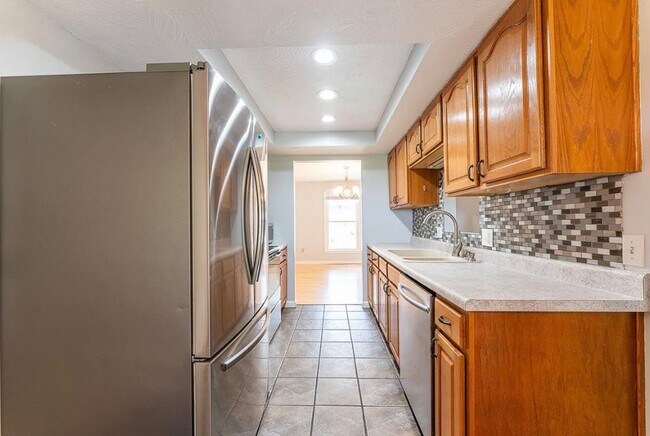 Building Photo - 3 Bed 2 Bath 2 Car Garage Home Available 07/01/2026!!