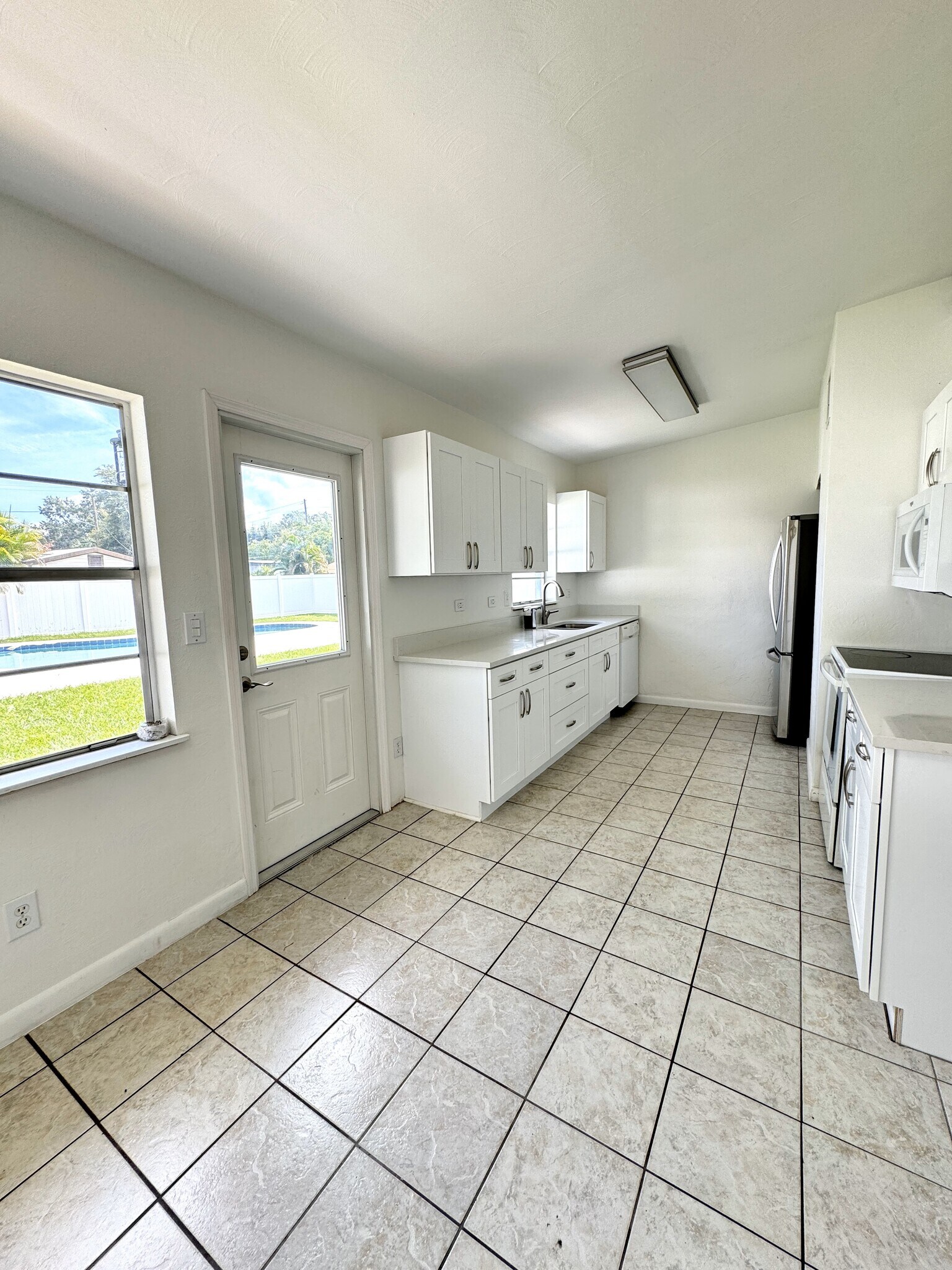 Building Photo - 1515 Sawyerwood Ave