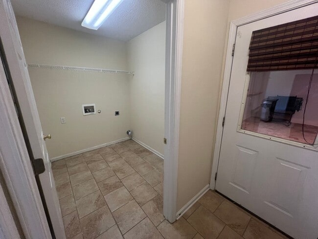 Building Photo - 14163 River Point Cir