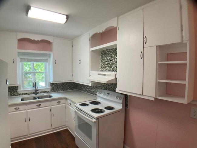 Building Photo - Well Kept Bungalow in Downtown Mebane!