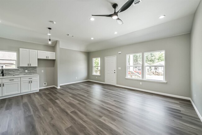 Building Photo - 3007 Bringhurst St