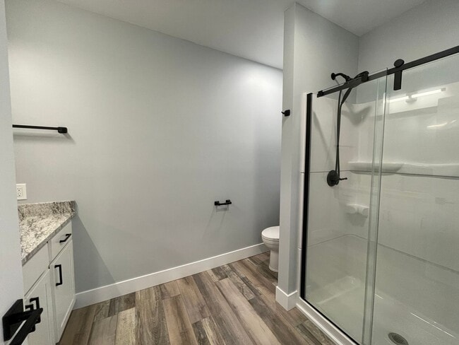 Building Photo - Beautiful One Bedroom in Cherry Hill - All Utilities Including WiFi are included!