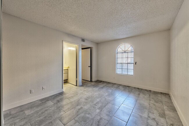 Building Photo - 2977 Juniper Hills Blvd