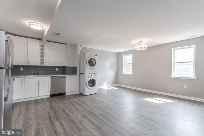 Building Photo - 515 W Girard Ave