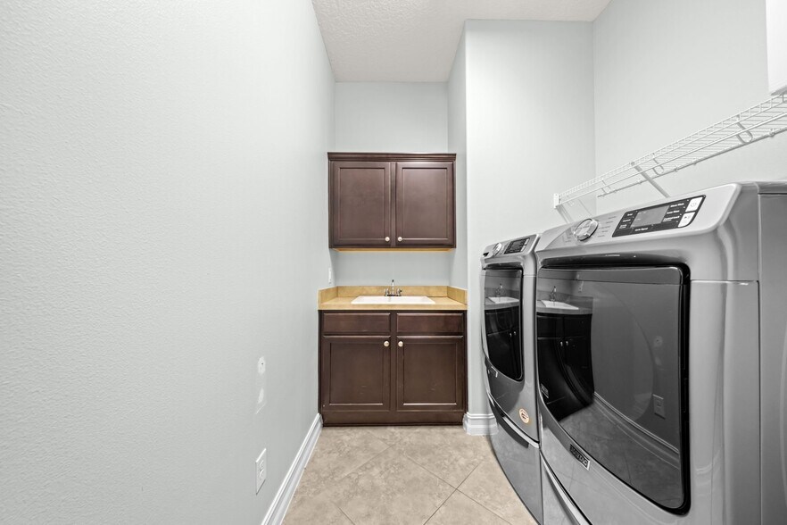 Building Photo - 3450 Brunot Cir