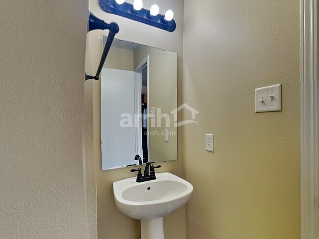 Building Photo - 1317 Central Park Dr