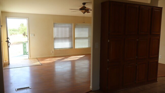 Building Photo - 6206 S Ranch Rd