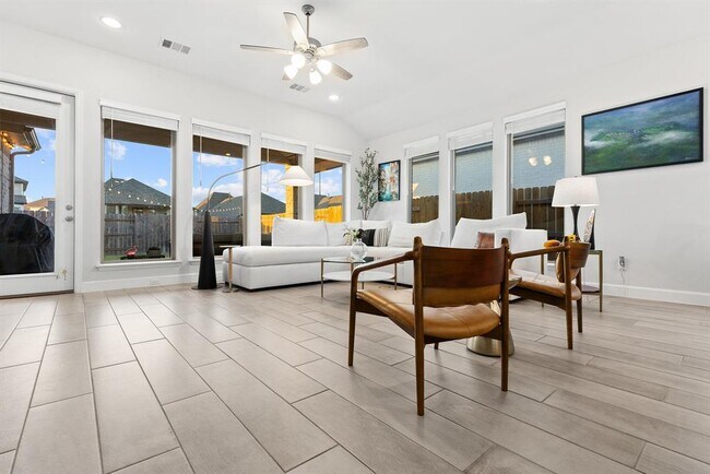 Building Photo - 1909 Sir Nathaniel Ln