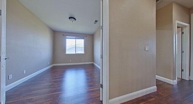 Building Photo - 1692 Woodhaven Cir
