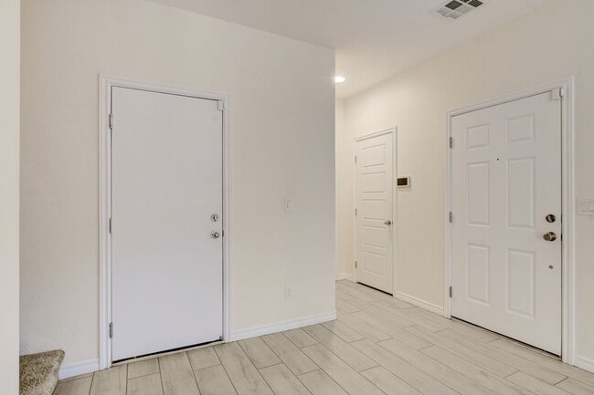 Building Photo - 4 Bedroom Townhouse in Tule Springs Coming Soon!