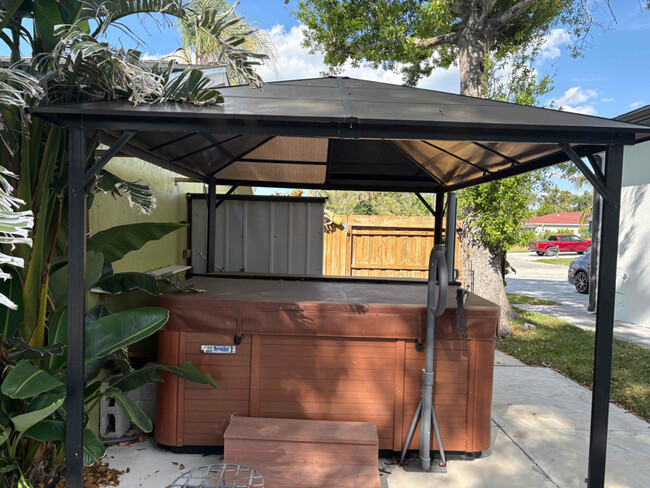 Building Photo - 4166 Pompano Rd