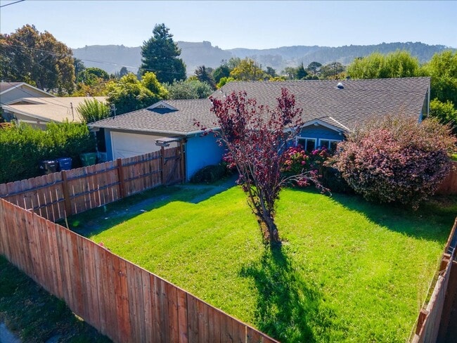 Building Photo - Three bedroom Carmel Home near ocean - Early May