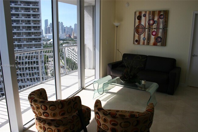 Building Photo - 1750 N Bayshore Dr