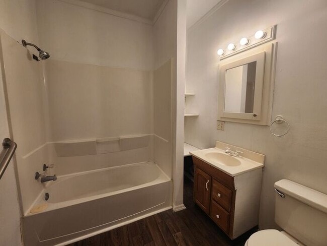 Building Photo - 2 Bedroom Home in Clinton