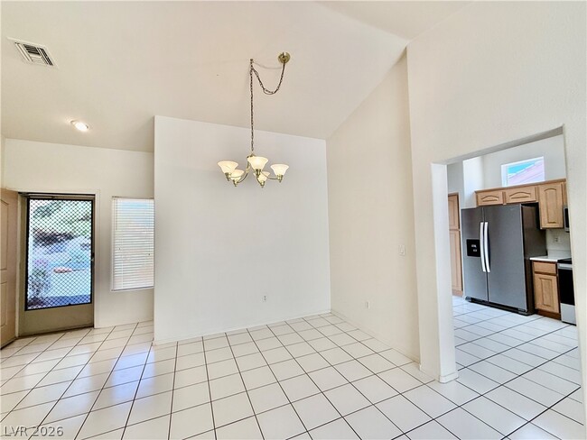 Building Photo - 2821 Byron Dr