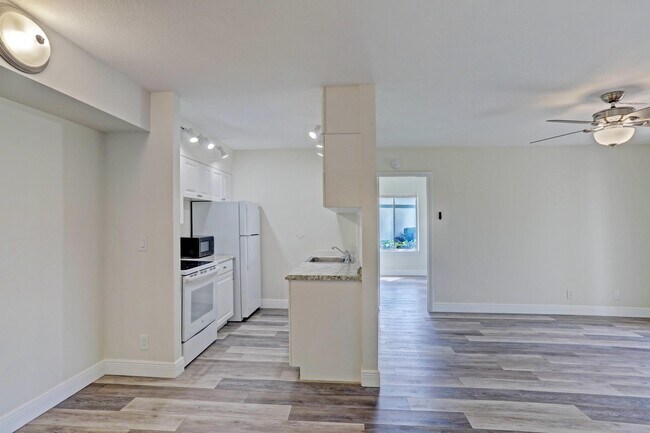 Building Photo - 6479 Chasewood Dr
