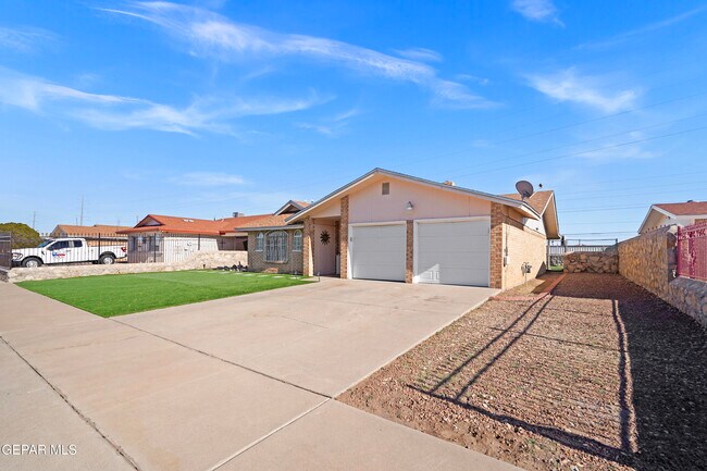 Building Photo - 9304 W Osborne Rd