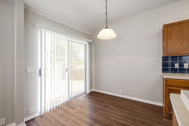 Building Photo - 14904 Antique Finish Dr