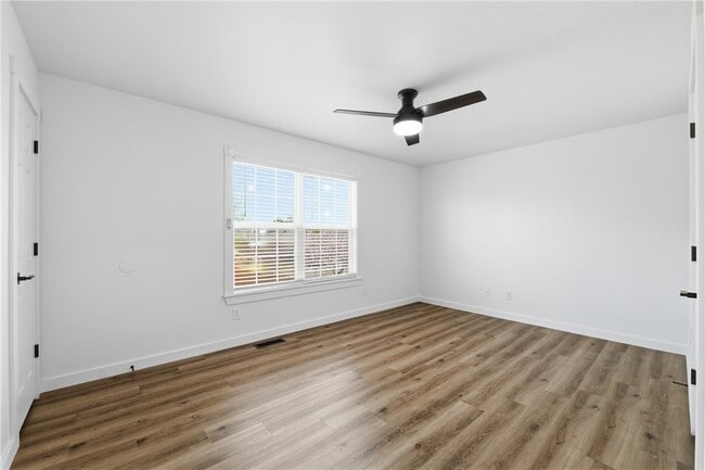 Building Photo - 2400 SE Jayel Terrace